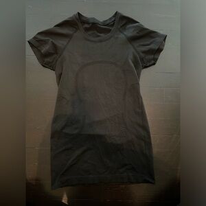 LIKE NEW Lululemon Swiftly Tech Short-Sleeve, Black, 4